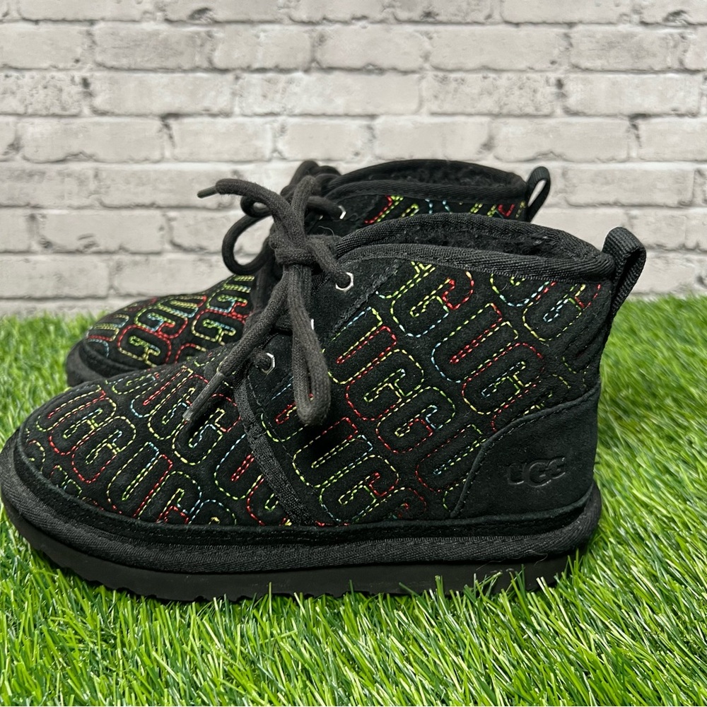 UGG NEUMEL II GRAPHIC STITCH BLACK CHUKKA SUEDE BOOTS KIDS SIZE 2